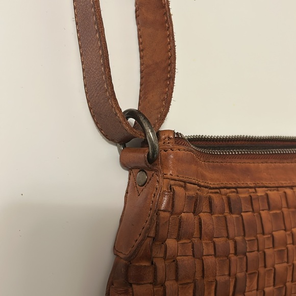 Brown Woven Leather Hobo Crossbody Bag 🌼 - Picture 6 of 11
